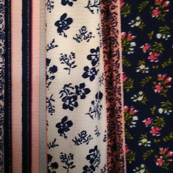 🌼Girls Size 6 Dress With Lace and Floral Patterns 🌼 - Picture 5 of 7